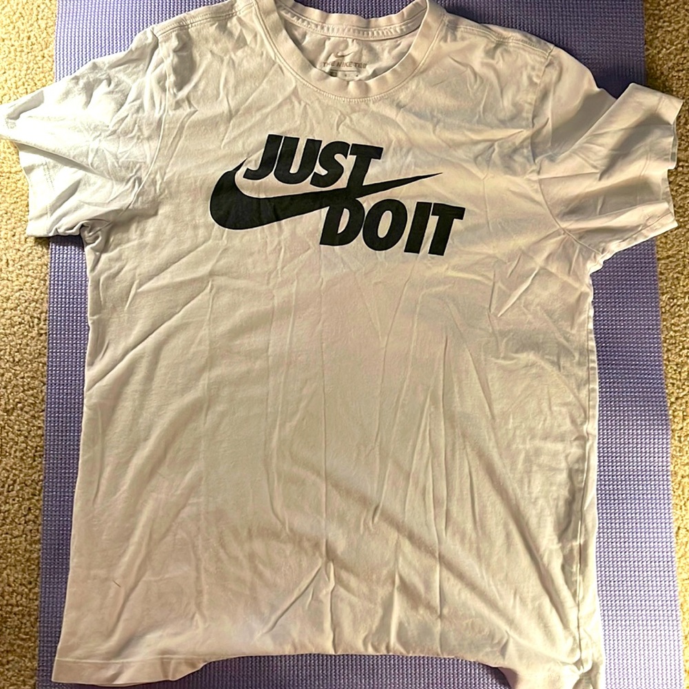 Nice plain Nike tee shirt that’s white with black writing!